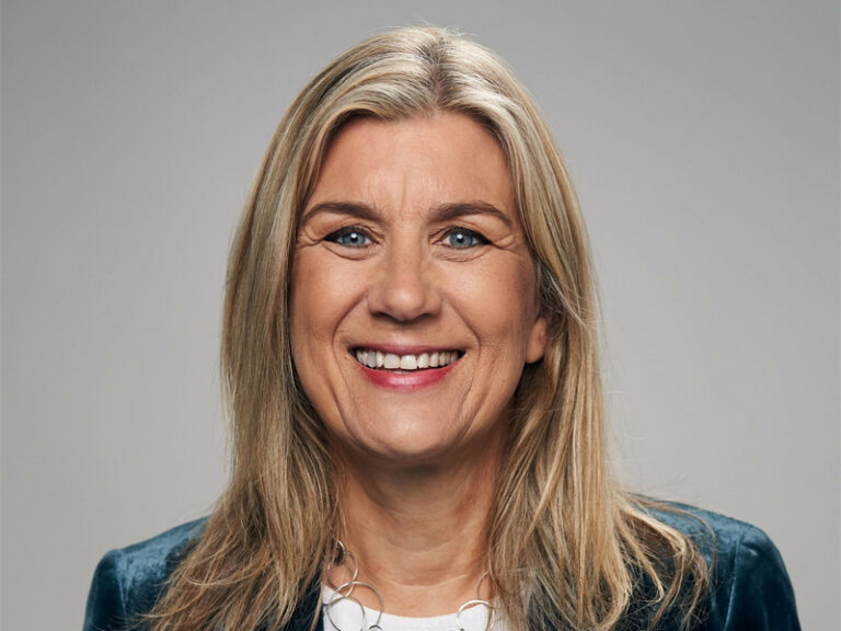 Ráðherra veit best?